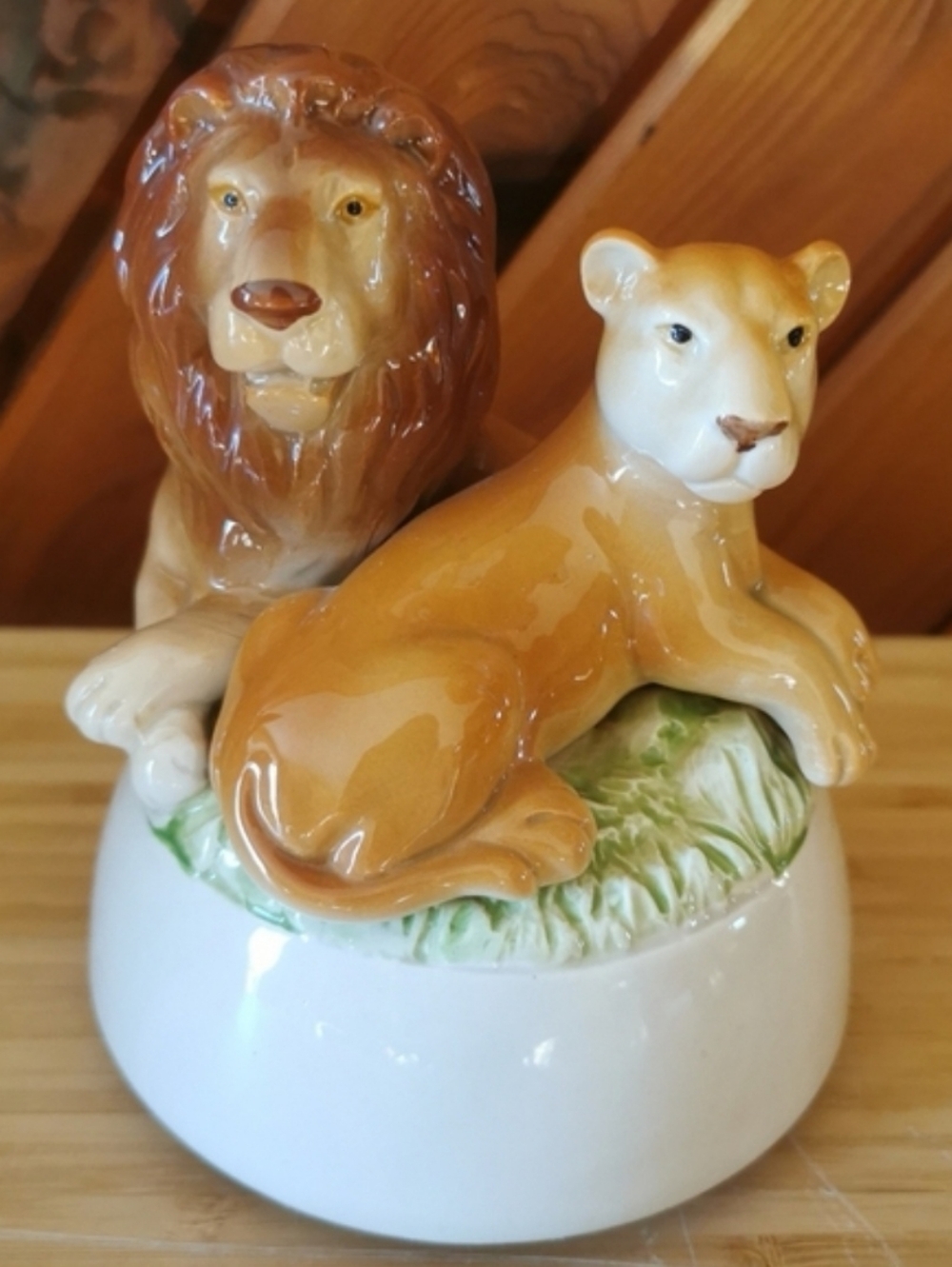 Vintage Otagiri “Born Free” Lions Music Box - Picture 8 of 8